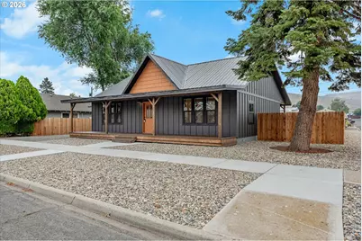 1004 Walnut St, Baker City, OR 97814 - Photo 1