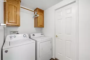 1699 N Terry St, Eugene, OR 97402 - Photo 29