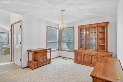 2332 NE 158th Ave, Portland, OR 97230 - Photo 9