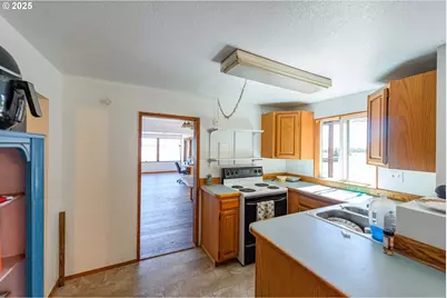 2238 Tremont St, North Bend, OR 97459 - Photo 15