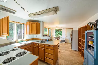 2238 Tremont St, North Bend, OR 97459 - Photo 13