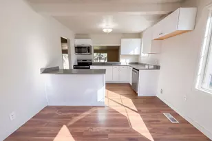 563 Manbrin Dr, Keizer, OR 97303 - Photo 19