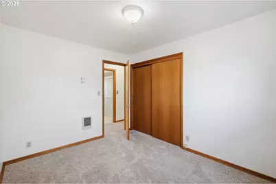 1420 Evergreen Dr, Eugene, OR 97404 - Photo 19