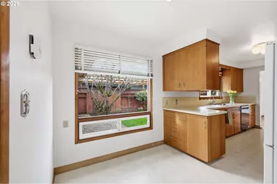 1420 Evergreen Dr, Eugene, OR 97404 - Photo 9