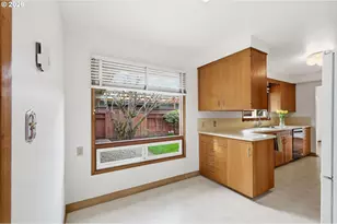 1420 Evergreen Dr, Eugene, OR 97404 - Photo 9