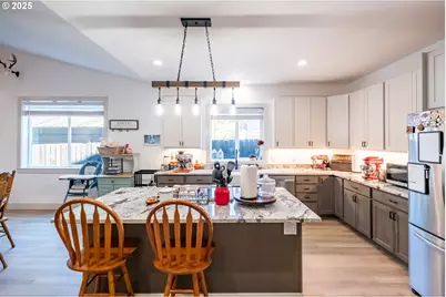 547 W 4th St, Coquille, OR 97423 - Photo 9