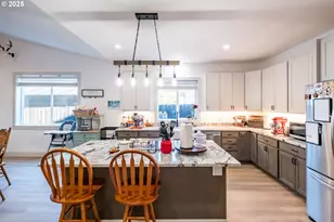 547 W Fourth St, Coquille, OR 97423 - Photo 9