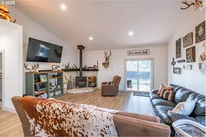 547 W 4th St, Coquille, OR 97423 - Photo 17