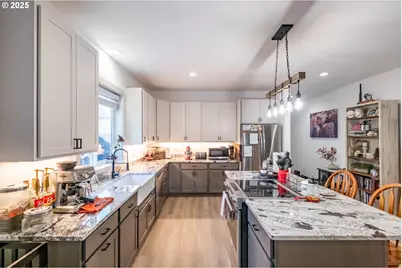 547 W 4th St, Coquille, OR 97423 - Photo 11