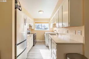 1935 NE 19th St, Gresham, OR 97030 - Photo 9