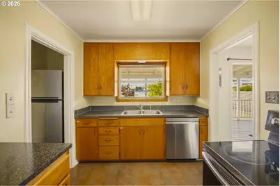 525 Elm Ave, Reedsport, OR 97467 - Photo 11