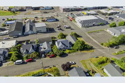 525 Elm Ave, Reedsport, OR 97467 - Photo 29