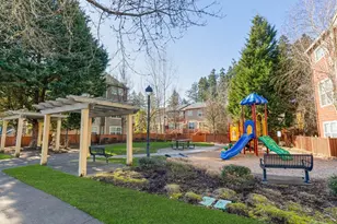 2004 NE Cadbury Ave, Hillsboro, OR 97006 - Photo 35