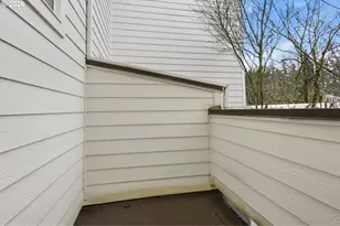 2004 NE Cadbury Ave, Hillsboro, OR 97006 - Photo 35