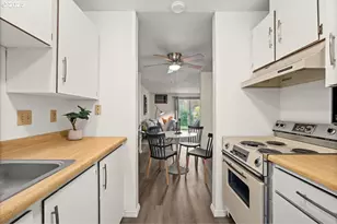 12612 NW Barnes Rd, Portland, OR 97210 - Photo 11