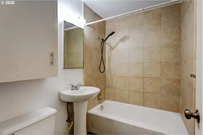 611 SE 139th Ave, Portland, OR 97233 - Photo 15