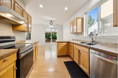 17723 SW Falling Leaf Ct, Beaverton, OR 97003 - Photo 15