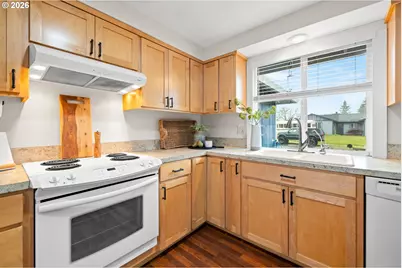 493 S Emerald Loop, Cornelius, OR 97113 - Photo 5