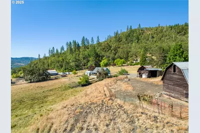 1745 Rifle Range Rd, Roseburg, OR 97470 - Photo 7