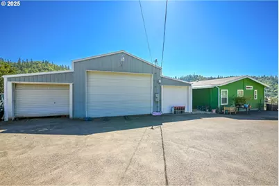 1745 Rifle Range Rd, Roseburg, OR 97470 - Photo 3