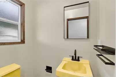 11926 N Jantzen Beach Ave #2, Portland, OR 97217 - Photo 5