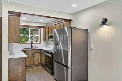 11926 N Jantzen Beach Ave #2, Portland, OR 97217 - Photo 11