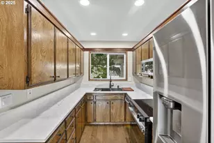 11926 N Jantzen Beach Ave, Portland, OR 97217 - Photo 9