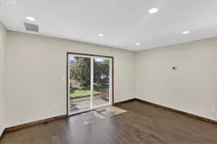 11926 N Jantzen Beach Ave, Portland, OR 97217 - Photo 17