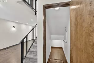 11926 N Jantzen Beach Ave, Portland, OR 97217 - Photo 7