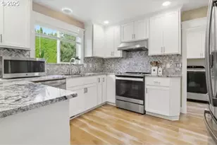 2701 SW Latourell Pl, Troutdale, OR 97060 - Photo 11