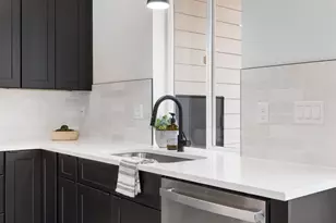 7195 SE Crystal Springs Blvd, Portland, OR 97206 - Photo 11