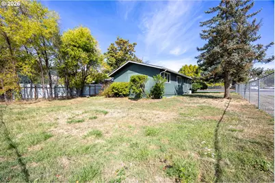 168 Walnut St, Myrtle Creek, OR 97457 - Photo 23