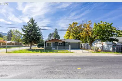 168 Walnut St, Myrtle Creek, OR 97457 - Photo 1
