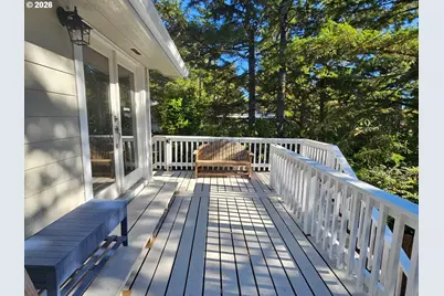 39 Easy St, Florence, OR 97439 - Photo 7