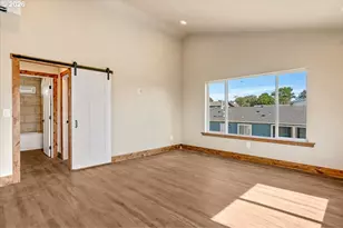 426 NW 5th St, Newport, OR 97365 - Photo 5