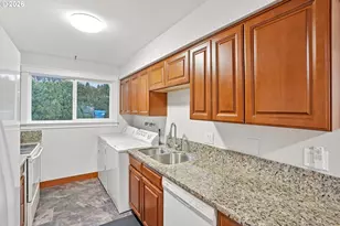 1302 NE Hogan Dr, Gresham, OR 97030 - Photo 9