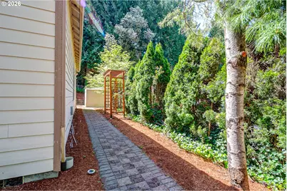 12142 SE Ogden Ct, Portland, OR 97266 - Photo 33