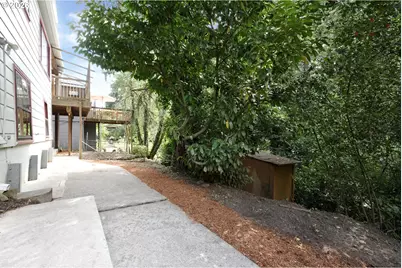 7925 SW 11th Ave, Portland, OR 97219 - Photo 39