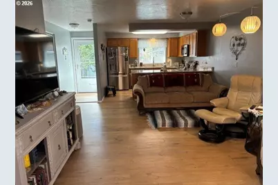 968 W L Street, Springfield, OR 97477 - Photo 5