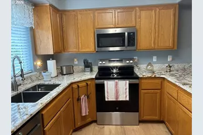 968 W L Street, Springfield, OR 97477 - Photo 9