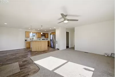 1427 31st St, Springfield, OR 97477 - Photo 7