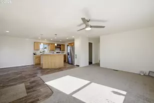 1427 31st St, Springfield, OR 97477 - Photo 7