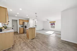 1427 31st St, Springfield, OR 97477 - Photo 9