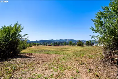 1555 Northside Rd, Sutherlin, OR 97479 - Photo 9
