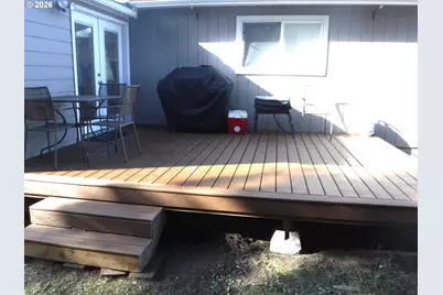 2075 Johnson St, North Bend, OR 97459 - Photo 3