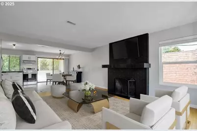 8325 SW Terwilliger Blvd, Portland, OR 97219 - Photo 3