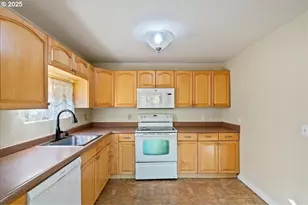 47578 School St, Oakridge, OR 97463 - Photo 5