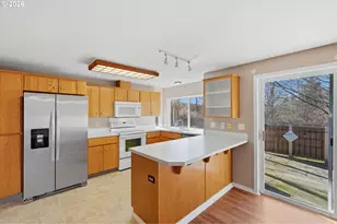 8911 NE Burton Rd, Vancouver, WA 98662 - Photo 11