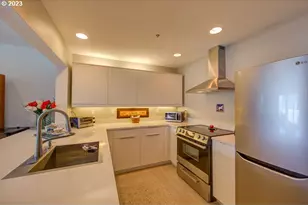 179 N Hayden Bay Dr, Portland, OR 97217 - Photo 9