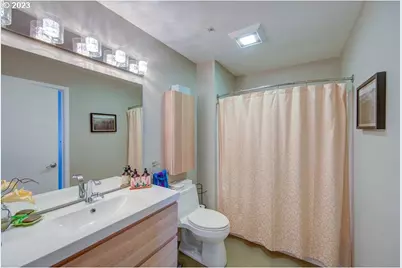 179 N Hayden Bay Dr, Portland, OR 97217 - Photo 5